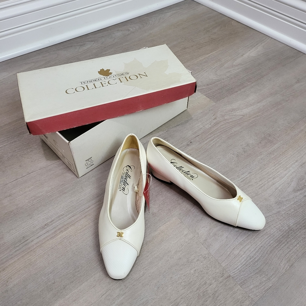 (3/$15) NIB Vintage unworn closed toe kitten chunky heels